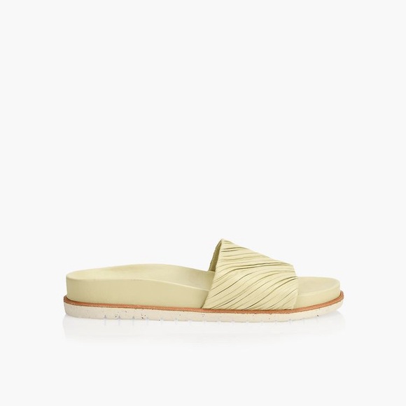 ONCEPT | Athens Ruched Leather Slide Sandal in Green Sustainable 8 - Picture 6 of 12